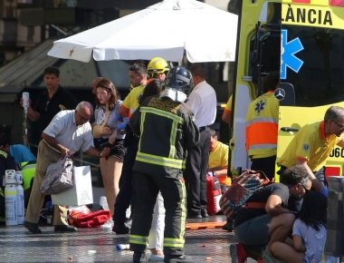 Δεν έχει εντοπιστεί ο ισλαμιστής οδηγός του βαν που αιματοκύλησε την Βαρκελώνη